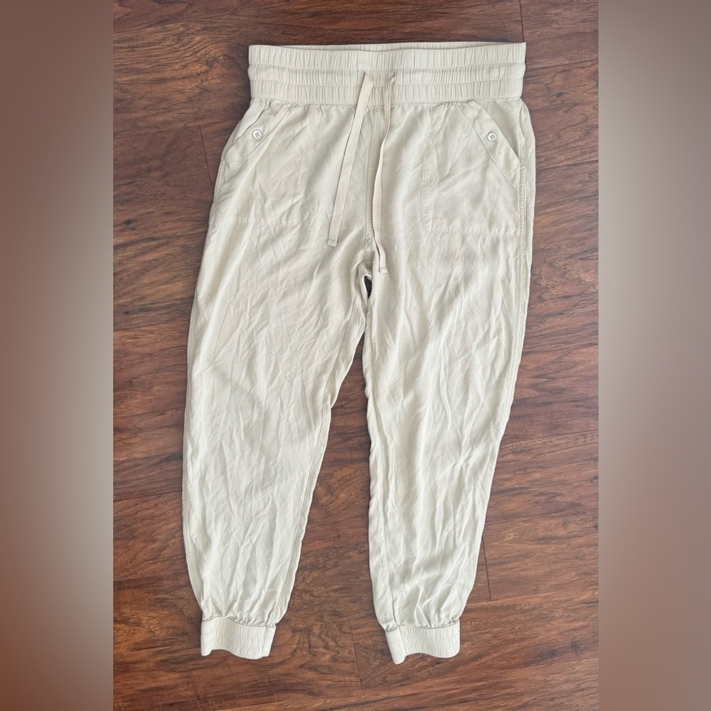Aritzia tna Lightweight Joggers Cream Rayon Pockets Drawstring Sz Small *Spot